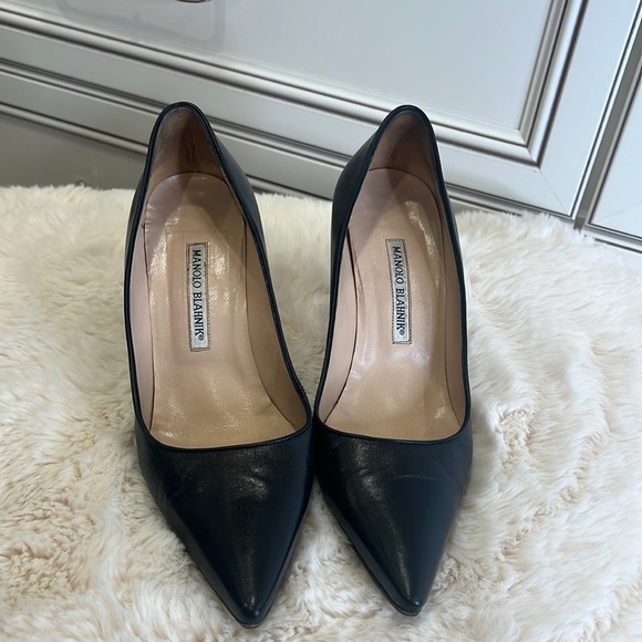 Manolo Blahnik Black heels! Chic! - Picture 1 of 5